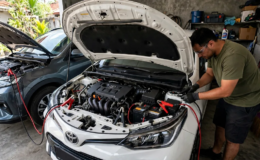 Cara jumper aki mobil tekor yang benar di garasi rumah